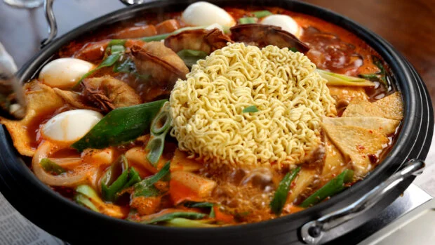 On-the-spot tteokbokki (Jeukseok-tteokbokki)